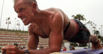 Le record du monde de gainage battu par un homme de 57 ans
